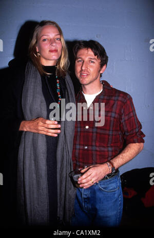 19 avril 1999 - New York, New York, États-Unis - K15382KJ.Uma Thurman & Todd Oldham. 04/19/1999 Crédit : Images(Â© Kelly Jordan/Photos/ZUMAPRESS.com) Globe Banque D'Images