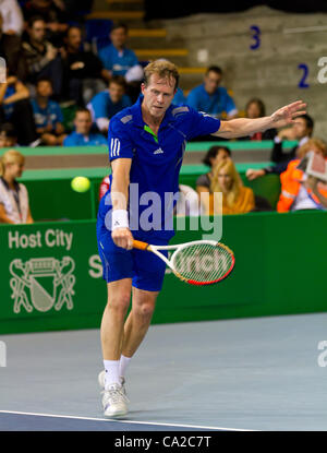 ZURICH, SUISSE - 24 mars : Stefan Edberg joue au tennis en finale du BNP Paribas Open Champions Tour Carlos Moya aganinst à Zurich, en Suisse le 24 mars 2012. Il a perdu le match pour des raisons médicales. Banque D'Images