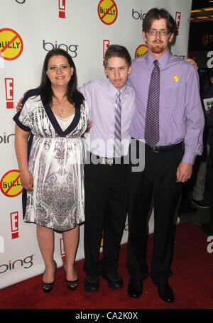 Le 26 mars 2012 - Los Angeles, Californie, États-Unis - Jackie Libby, Alex Libby, Philip Libby assistant à la première de Los Angeles ''tyran'' tenue à la Chinese 6 cinémas à Hollywood, Californie le 3/26/12. Crédit Image : 2012(Â© D. Long/Globe Photos/ZUMAPRESS.com) Banque D'Images