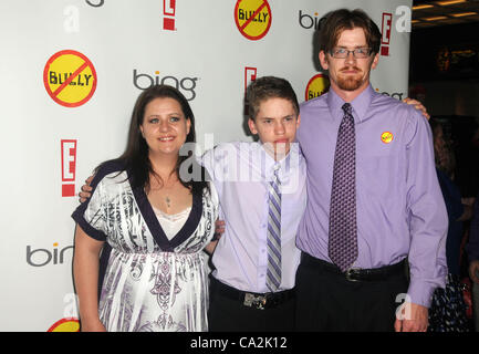 Le 26 mars 2012 - Los Angeles, Californie, États-Unis - Jackie Libby, Alex Libby, Philip Libby assistant à la première de Los Angeles ''tyran'' tenue à la Chinese 6 cinémas à Hollywood, Californie le 3/26/12. Crédit Image : 2012(Â© D. Long/Globe Photos/ZUMAPRESS.com) Banque D'Images