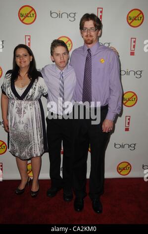 Jackie Libby, Alex Libby, Philip Libby aux arrivées pour BULLY Premiere, Chinois 6 théâtres, Los Angeles, CA, 26 mars 2012. Photo par : Dee Cercone/Everett Collection Banque D'Images