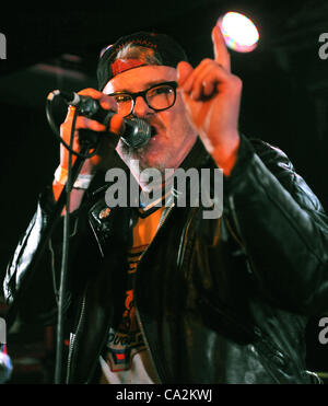 Groupe canadien Hanson Brothers effectuer lors de concert à l'Rock Café à Prague (République tchèque), le 26 mars 2012. (CTK Photo/Stan Peska) Banque D'Images