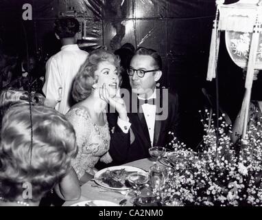 STEVEN ALLEN avec femme Jayne Meadows .Ray début partie.Fourni par Photos, inc.(Image Crédit : Â© fourni par Globe Photos, Inc/Globe Photos/ZUMAPRESS.com) Banque D'Images