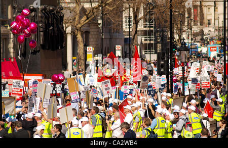 Londres, Royaume-Uni. 28/03/12. La marche pour les enseignants le ministère de l'éducation. L'action de grève par les enseignants et conférenciers est limité à Londres uniquement et n'est en réponse à la réforme des retraites prévues du gouvernement. Banque D'Images