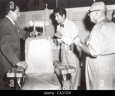 DEAN MARTIN, Jerry Lewis 1955.Vous n'êtes jamais trop jeune.(Image Crédit : Â©/Smp/ZUMAPRESS.com) Photos Globe Banque D'Images