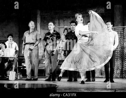 DORIS DAY DANS VEUILLEZ NE PAS MANGER LES PÂQUERETTES.1060.Â©FOURNI PAR PHOTOS, INC..DORISDAYRETRO(Image Crédit : Â© Globe Photos/ZUMAPRESS.com) Banque D'Images