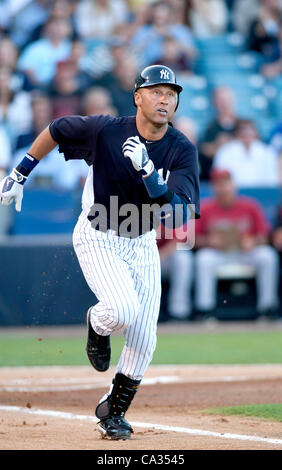 Derek Jeter (Yankee), 12 mars 2012 - MLB : Derek Jeter des Yankees de New York pendant un match d'entraînement de printemps contre les Astros de Houston au George M. Steinbrenner Field à Tampa, Florida, United States. (Photo de Thomas Anderson/AFLO) (journal japonais) Banque D'Images