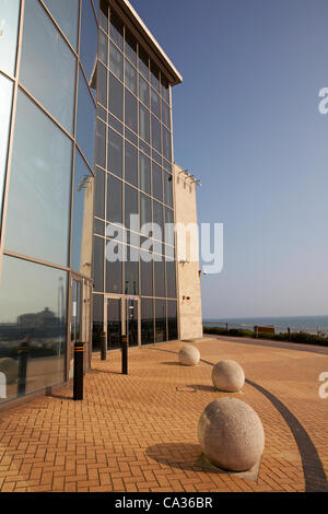 Bournemouth, Dorset UK Vendredi 30 mars 2012. News que le complexe Imax sur front de mer de Bournemouth sera démoli, ont voté l'un des bâtiments les plus honteux en Grande-Bretagne. Banque D'Images