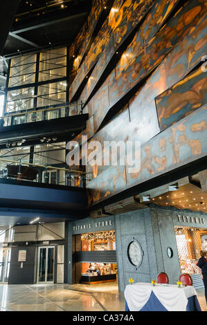 À l'intérieur du bâtiment Signature Titanic Belfast Banque D'Images