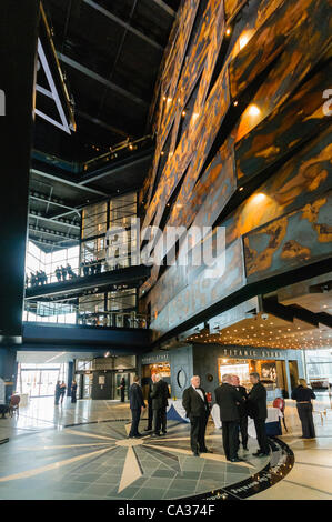 À l'intérieur du bâtiment Signature Titanic Belfast Banque D'Images