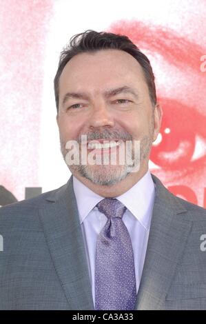 Alan Ball au niveau des arrivées pour TRUE BLOOD Saison 5 Premiere, Cinerama Dome à l'Arclight Hollywood, Los Angeles, CA, 30 mai 2012. Photo par : Elizabeth Goodenough/Everett Collection Banque D'Images