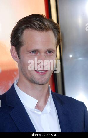 Alexander Skarsgard aux arrivées pour TRUE BLOOD Saison 5 Premiere, Cinerama Dome à l'Arclight Hollywood, Los Angeles, CA, 30 mai 2012. Photo par : Elizabeth Goodenough/Everett Collection Banque D'Images