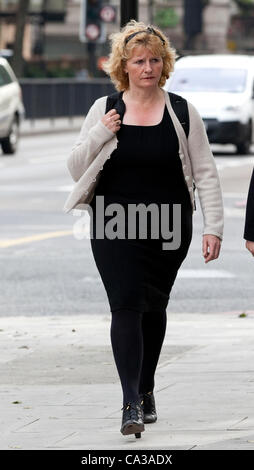 Westminster Magistrates Court, Marylebone Road, Londres, Royaume-Uni. 31.05.2012 Photo montre Jessica Harper, ancien chef du bureau de la fraude de Lloyds Banking Group arrivant à Westminster Magistrates Court, Marylebone, Londres, accusé d'une fraude de 2,5 millions €. Banque D'Images