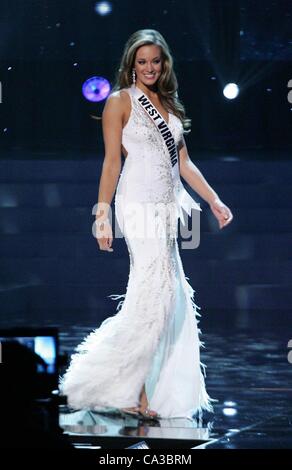 Andrea Rogers, Mlle Virginie de l'Ouest USA sur scène pour Miss USA 2012 Compétition préliminaire - Partie 1, Planet Hollywood Theatre for the Performing Arts, Las Vegas, NV le 30 mai 2012. Photo par : James Atoa/Everett Collection Banque D'Images