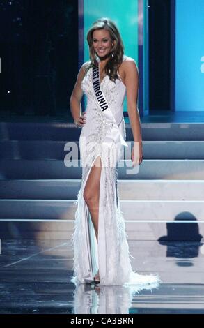 Andrea Rogers, Mlle Virginie de l'Ouest USA sur scène pour Miss USA 2012 Compétition préliminaire - Partie 1, Planet Hollywood Theatre for the Performing Arts, Las Vegas, NV le 30 mai 2012. Photo par : James Atoa/Everett Collection Banque D'Images