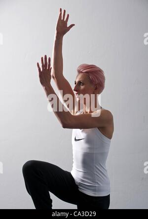 03 05 2012 Berlin. Champion du monde du saut en hauteur Femme Ariane Friedrich (ger) dans une salle de Studio Portrait Banque D'Images