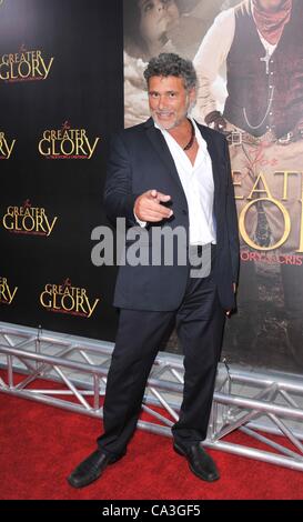 Steven Bauer au pour des arrivées POUR UNE PLUS GRANDE GLOIRE Première, Samuel Goldwyn Theatre à l'AMPAS, Los Angeles, CA le 31 mai 2012. Photo par : Elizabeth Goodenough/Everett Collection Banque D'Images