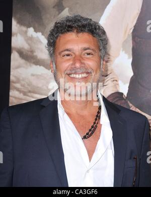 Steven Bauer au pour des arrivées POUR UNE PLUS GRANDE GLOIRE Première, Samuel Goldwyn Theatre à l'AMPAS, Los Angeles, CA le 31 mai 2012. Photo par : Elizabeth Goodenough/Everett Collection Banque D'Images