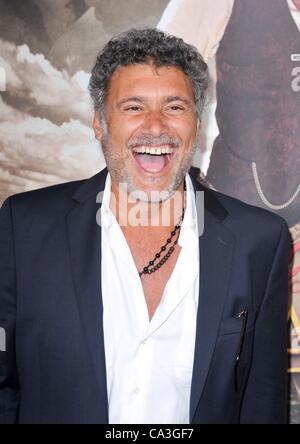 Steven Bauer au pour des arrivées POUR UNE PLUS GRANDE GLOIRE Première, Samuel Goldwyn Theatre à l'AMPAS, Los Angeles, CA le 31 mai 2012. Photo par : Elizabeth Goodenough/Everett Collection Banque D'Images