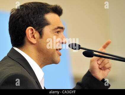 Athènes - Grèce, 1er juin 2012 - Alexis Tsipras, le chef du parti du parti de gauche SYRIZA, présentant le programme économique du parti. Banque D'Images