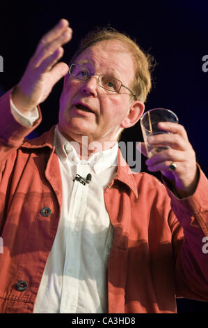 Michael Morpurgo auteur parlant de son roman 'War Horse' au Telegraph Hay Festival, Hay-on-Wye, Powys, Wales, UK. 1er Ju Banque D'Images