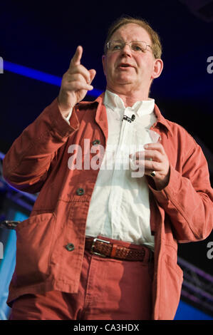 Michael Morpurgo auteur parlant de son roman 'War Horse' au Telegraph Hay Festival, Hay-on-Wye, Powys, Wales, UK. 1er Ju Banque D'Images