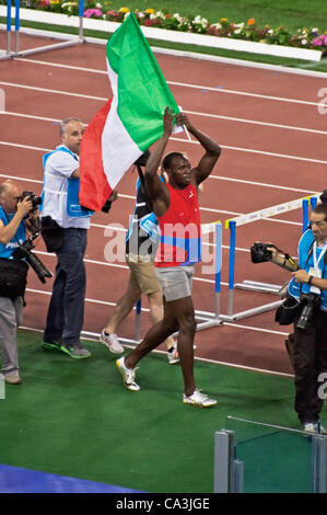 ROME . 31 mai : Usain Bolt faire tour d'après avoir remporté le 100 m course de vitesse au Golden Gala dans le stade olympique le 31 mai 2012 à Rome Banque D'Images