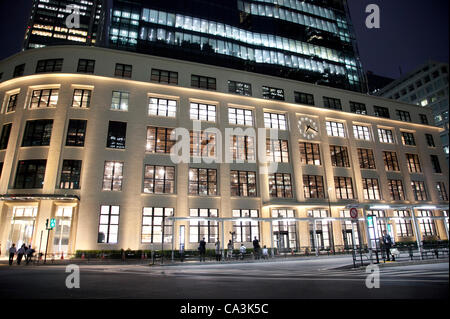 1er juin 2012, Tokyo, Japon - Tokyo Post Office 'JP Tour' est terminée le 31 mai. Il dispose d'un accès direct depuis la gare de Tokyo. Bureau de poste sera ouvert le 16 juillet. Le centre international de conférence 'JP Tower Hall & Conference", International Business/informations touristiques sur la ville de Tokyo centre 'je' Banque D'Images