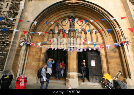 Londres, Royaume-Uni, 02/06/2012. All Hallows Church en chêne de l'Evangile où une partie de la rue a eu lieu Banque D'Images