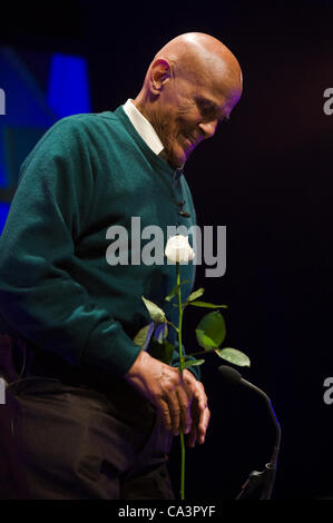 Harry Belafonte, acteur et chanteur, parle de sa vie au Telegraph Hay Festival 2012, Hay-on-Wye, Powys, Wales, UK Banque D'Images