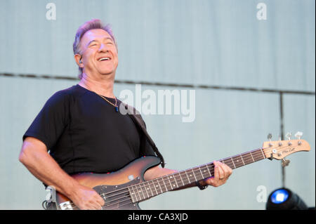 LINCOLN, CA - 2 juin : Stu Cook avec Creedence Clearwater Revisted effectue à Thunder Valley Casino Resort de Lincoln, en Californie le 2 juin 2012 Banque D'Images