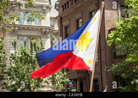 New York, NY - 3 juin 2012 - Le plus grand défilé du jour de l'indépendance des Philippines aux Etats-Unis a lieu chaque année à Manhattan. Banque D'Images