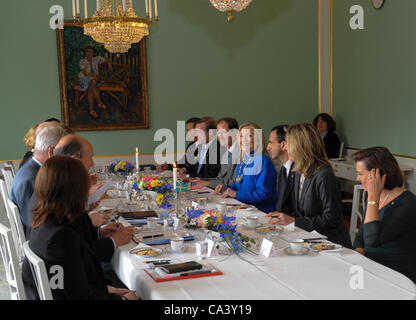 La secrétaire d'Etat américaine Hillary Clinton rencontre le Premier ministre suédois Fredrik Reinfeldt et le ministre des Affaires étrangères, Carl Bildt, Stockholm Banque D'Images