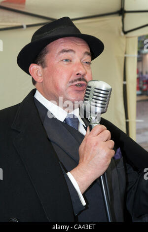 Le dimanche 03 juin 2012:Harry Sydney se produisant au centre-ville de New York Festival Buskival les amuseurs publics d'effectuer dans le cadre de l'événement commandité Home Sense. Événement annuel avec les artistes de rue/Artistes/musiciens/musiciennes Banque D'Images