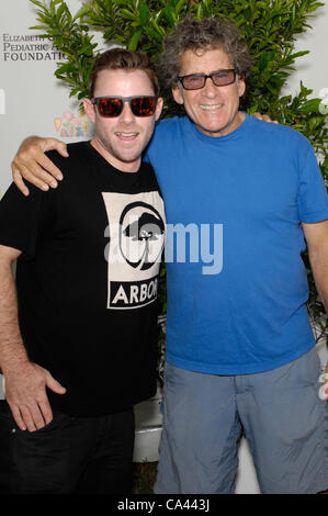 3 juin 2012 - Hollywood, Californie, États-Unis - Jake Glaser et Paul Michael Glaser lors de la Elizabeth Glaser Pediatric Aids Foundation's 23rd Annual UN TEMPS POUR HEROS Celebrity pique-nique, tenue à l'Wadsworth Theatre, le 3 juin 2012, à Los Angeles.(Image Crédit : Â© Michael Germana/Globe Photo Banque D'Images