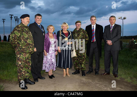 Lundi 4 mai 2012. Otley Chevin, près de Leeds UK. Pour l'éclairage de la cérémonie de la reine Elizabeth la seconde balise du Jubilé de diamant Banque D'Images