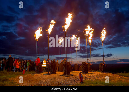 Lundi 4 mai 2012. Otley Chevin, près de Leeds, Royaume-Uni. Pour l'éclairage de la cérémonie de la reine Elizabeth la seconde balise du Jubilé de diamant Banque D'Images