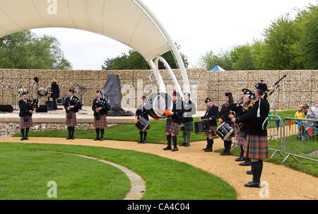 Célébrer le Jubilé de diamant à Milton Keynes UK .MK Pipe Band Banque D'Images