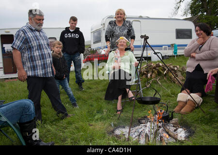 Mardi 5 juin, 2012 : Sybil Boswell et sur la famille, en route vers le fin est tombé, Sedbergh. Un voyageur participant à la foire aux chevaux annuelle Appleby, Cumbria, Royaume-Uni Banque D'Images