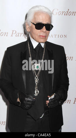 5 juin 2012 - New York, New York, États-Unis - Designer Karl LAGERFELD assiste à la Gordon Parks Foundation Centennial gala tenu au Musée d'Art Moderne (crédit Image : ©/ZUMAPRESS.com) Kaszerman Nancy Banque D'Images