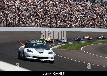 27 mai 2012 - Indianapolis, Indiana, États-Unis - IZOD Indycar Series, Indy 500, Indianapolis, IN, 18-27 2012, Pacecar, drapeau jaune Période. (Crédit Image : © Ron Bijlsma/ZUMAPRESS.com) Banque D'Images