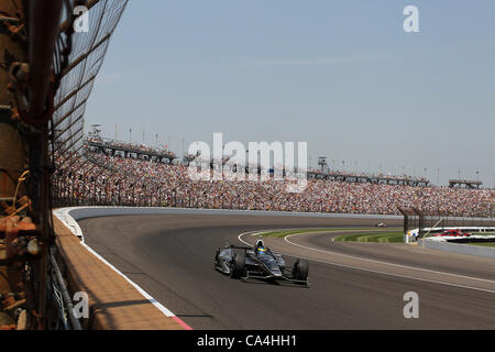 27 mai 2012 - Indianapolis, Indiana, États-Unis - IZOD Indycar Series, Indy 500, Indianapolis, IN, 18-27 2012, Sébastien Bourdais, Dragon Racing Chevrolet (Image Crédit : © Ron Bijlsma/ZUMAPRESS.com) Banque D'Images