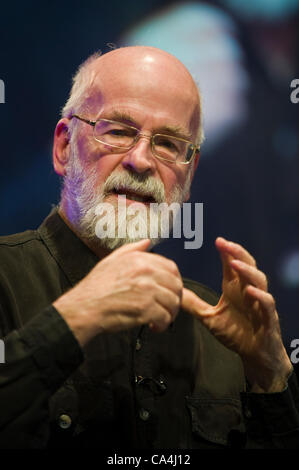 Terry Pratchett s'exprimant à propos de sa vie et de travailler à l'Telegraph Hay Festival 2012, Hay-on-Wye, Powys, Wales, UK Banque D'Images