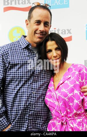 USA. Jerry Seinfeld, Jessica Seinfeld au niveau des arrivées pour le Buggy 2012 Baby Bash à l'heure du coucher, Victorian Gardens Wollman Rink de Central Park, à New York, NY Le 6 juin 2012. Photo par : Desiree Navarro/Everett Collection Banque D'Images