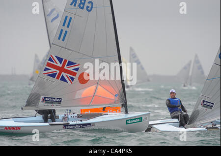 07.06.2012. Weymouth, Angleterre. Skandia Sail for Gold Regatta. Great Britain's Ed Wright et la société britannique Ben Ainslie en action à Weymouth. Banque D'Images