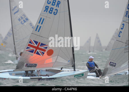 07.06.2012. Weymouth, Angleterre. Skandia Sail for Gold Regatta. Great Britain's Ed Wright et la société britannique Ben Ainslie en action à Weymouth. Banque D'Images