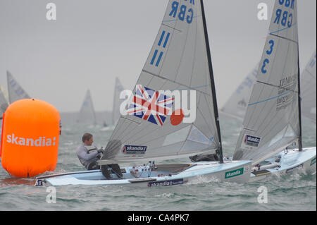 07.06.2012. Weymouth, Angleterre. Skandia Sail for Gold Regatta. Great Britain's Ed Wright et la société britannique Ben Ainslie en action à Weymouth. Banque D'Images