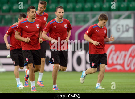 L'équipe tchèque au cours de la formation avant de République tchèque contre la Russie correspondent, Wroclaw, Pologne, le 7 juin 2012. Depuis le côté gauche Milan Baros, Tomas Pekhart, Tomas Sivok et Vaclav Pilar. (Photo/CTK Katerina Sulova) Banque D'Images