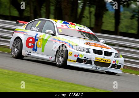 09.06.2012 Oulton Park, en Angleterre. Rob Collard dans son eBay Motors BMW 320si E90 (S2000  + CTGN moteur) en action lors des qualifications pour les séries 10, 11 et 12 de la Dunlop British Touring Car Championship. Banque D'Images