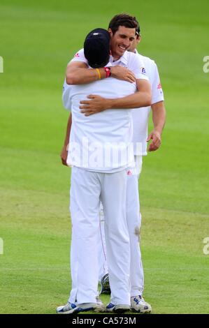09.06.2012 Birmingham, Angleterre. Steven Finn célèbre un autre guichet, cette fois son Darren Sammy au cours du troisième essai l'Angleterre contre les Antilles à Edgbaston. Banque D'Images